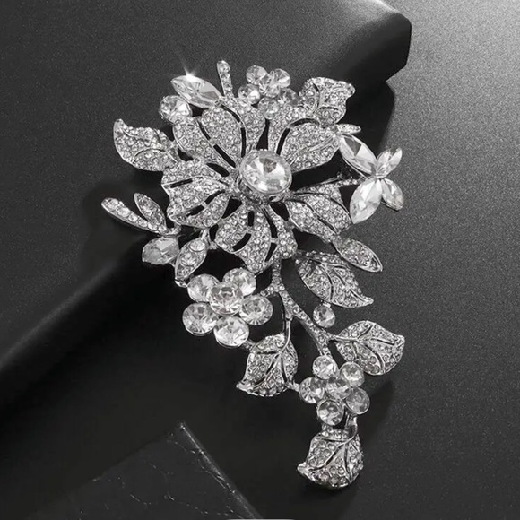 Rhinestone encrusted, Art Deco, Floral, Wedding Brooch, Lapel Pin - Picture 2 of 5